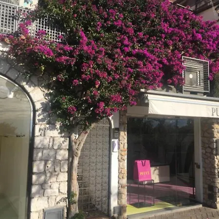 - Andri Ferienhaus Capri